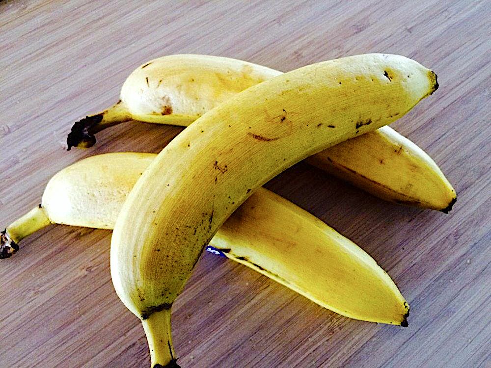 Banankage – nem og svampet kage med banan og chokolade